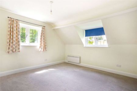 A charming three bedroom cottage in an idyllic location - Photo 3