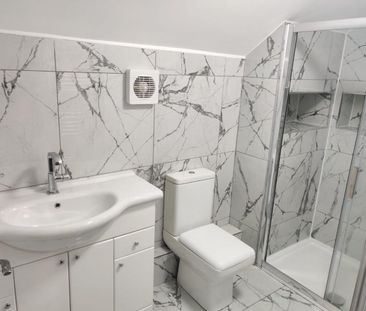 1 bedroom Flat To Let - Photo 2