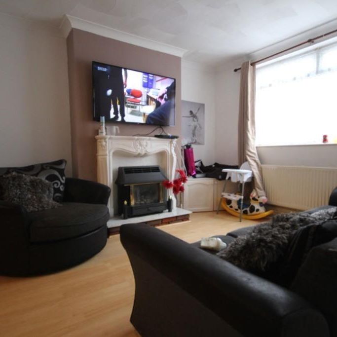 2 bedroom end of terrace house to rent - Photo 1