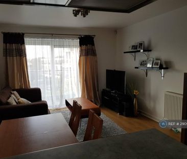 1 bedroom in a flat share to rent - Photo 2