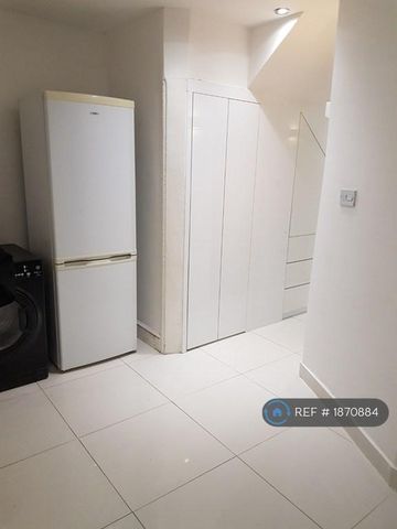 4 bedroom terraced house to rent - Photo 5