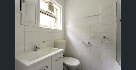 Ground Floor Apartment in the Heart of Elwood - Photo 3