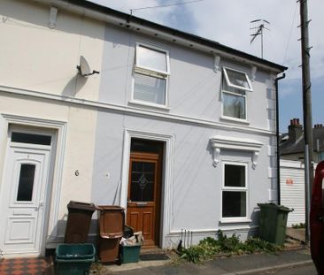 2 bedroom end of terrace house to rent - Photo 1