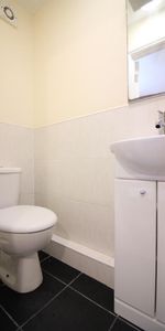 Cornwall Avenue, Southall - Photo 4