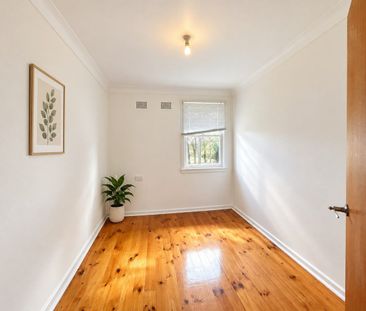 Comfortable 3-Bedroom Home in a Convenient Busby Location - Photo 4