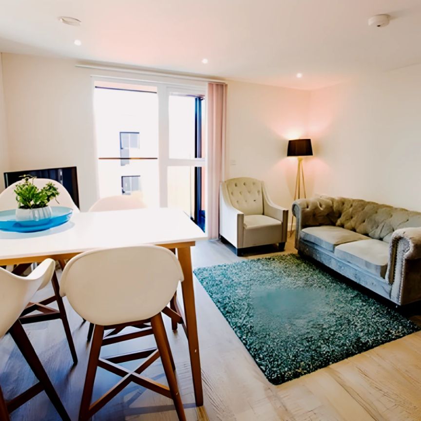 Two Bedroom Apartment - Balcony - Photo 1