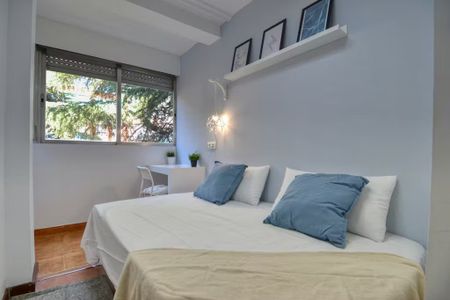 Calle de San Lamberto, Madrid, Community of Madrid 28017 - Foto 3