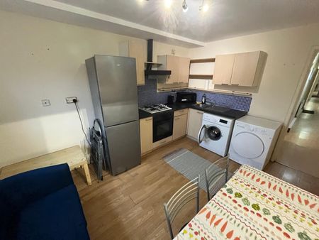 3 bedroom apartment to rent - Photo 5