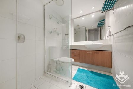 Furnished Studio Loft Apartment in Heart of Toowong - Walk everywhere! - Photo 4