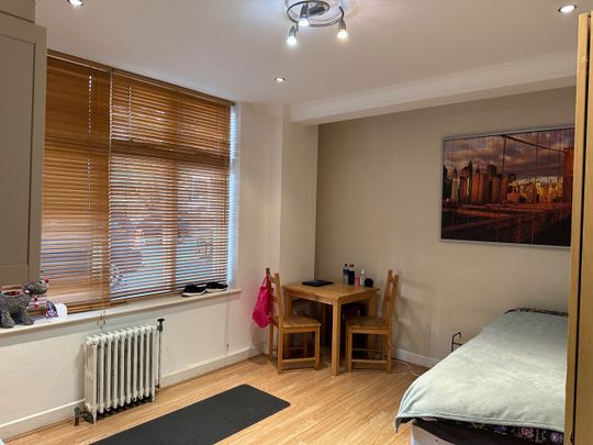 Studio Flat, Abercorn Place, NW8 - Photo 1