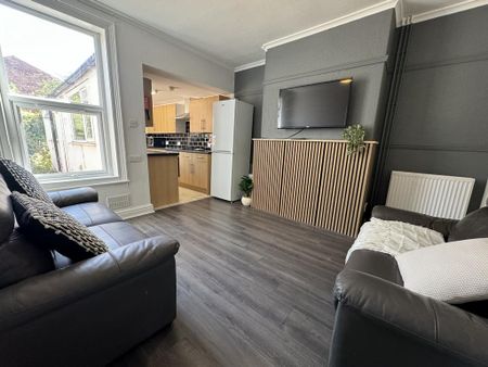 4 bedroom terraced house to rent - Photo 3