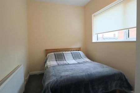3 bedroom apartment to rent - Photo 4