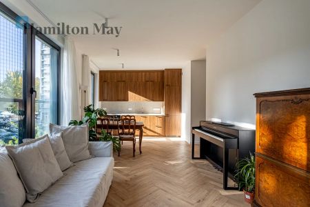 Trzypokojowe mieszkanie w nowoczesnym, prestiżowym budynku w sercu Warszawy - Photo 2