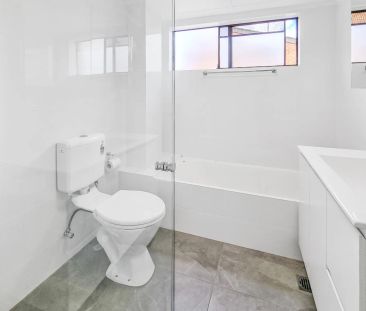 FULLY RENOVATED 3 BEDROOM APARTMENT LOCATED IN THE HEART OF WESTMEAD - Photo 4