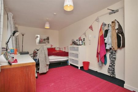 3 bedroom apartment to rent - Photo 5