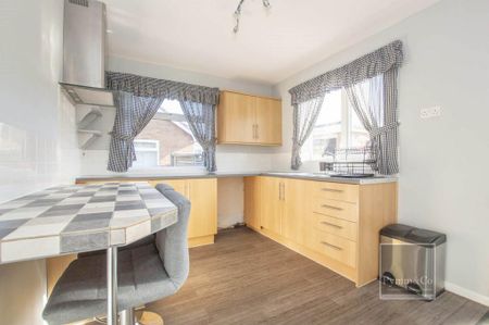 2 bedroom semi-detached bungalow to rent - Photo 4