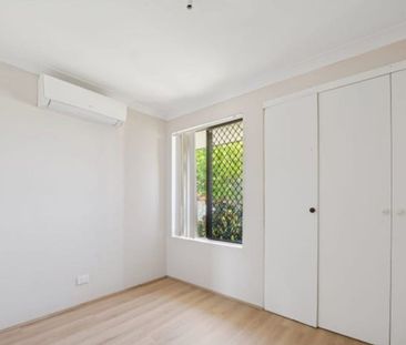 SPACIOUS FAMILY HOME WITH GREAT LOCATION - Photo 3