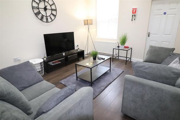 4 bedroom terraced house to rent - Photo 1