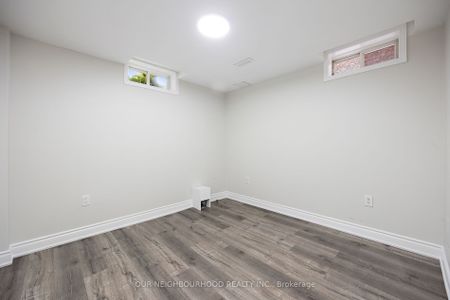 Detached Home For Lease | W8138330 - Photo 5