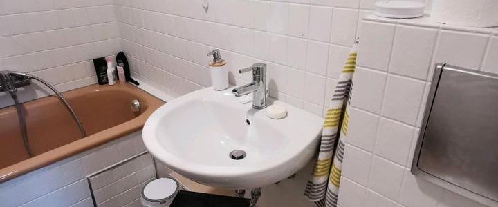 Zentrales saniertes Zimmer in kernsanierter Wohnung - Photo 1