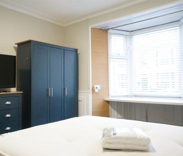 Flat A, 51 Holyhead Road - Photo 2