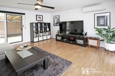 Beautifully Presented & Exceptionally Maintained 2-Bedroom Unit in the Heart of Cranbourne - Photo 2