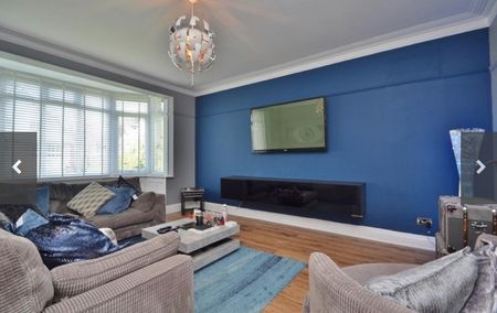 2 Bed Flat, Arncliffe Road, LS16 - Photo 2