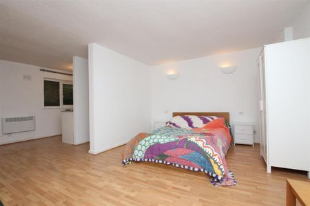 Studio to rent - Photo 3