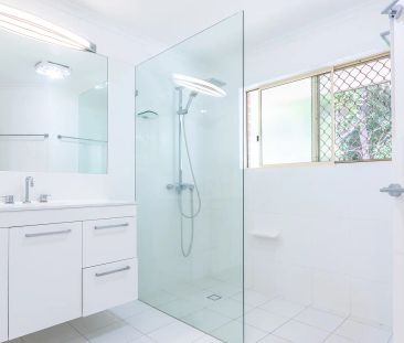 Spacious Family Home in a Prime Location! - Photo 1