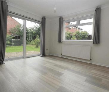 2 bedroom semi-detached bungalow to rent - Photo 3
