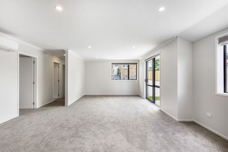 Near New - Low Maintenance Home - Photo 4