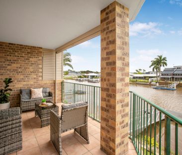 Stunning Unit with Waterfront Views - Photo 4