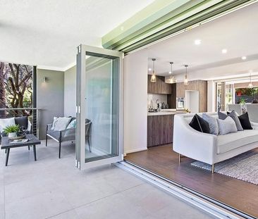 Exceptional Family Entertainer in a Picture-Perfect Setting - Photo 3