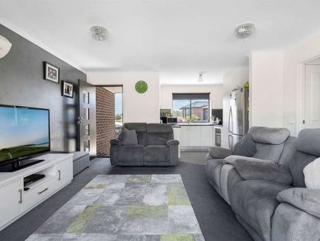 Modern unit in popular Penguin - Photo 3