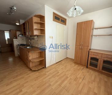 Aktuálne ! Veľkometrážny 2-izbový byt s balkónom v centre mesta do ... – Fotografia 1