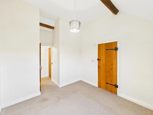 3 bedroom barn conversion to rent - Photo 1