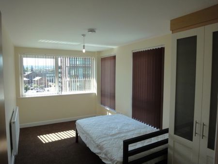 6 Double Bed Apartment in Fantastic Location - Photo 3