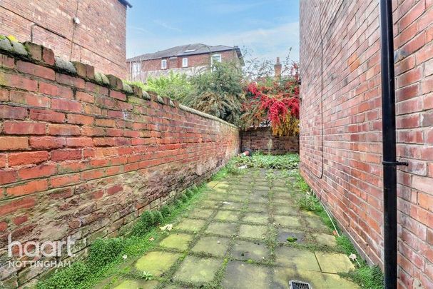 1 bedroom coach house to rent - Photo 1