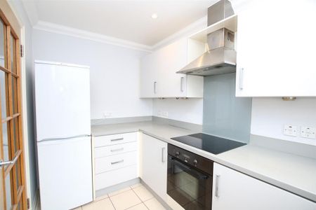 3 bedroom semi-detached house to rent - Photo 4