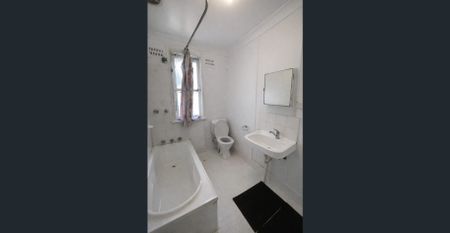 Neat & Comfortable 2 Bedroom Home in Convenient Penrith Location - Photo 2