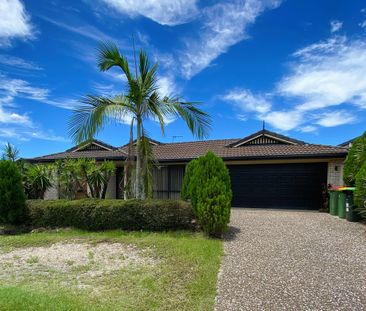 Spacious & Quiet, 4x Bedroom Family Home in Great Pacific Pines Loc... - Photo 2