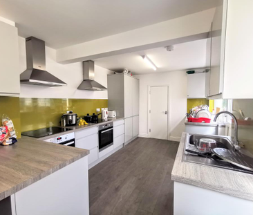 1 bedroom in a house share to rent - Photo 2