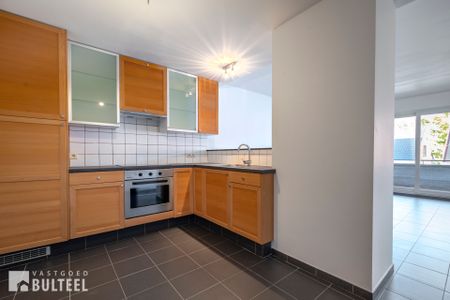 Ruim en lichtrijk duplex appartement in het centrum van Belsele! - Photo 5