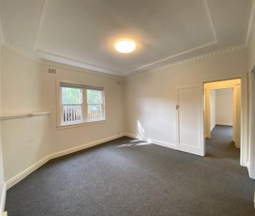 Renovated 2-Bedroom + Sunroom Apartment in Prime Location - Photo 2