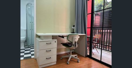 Inner City -- West End, Full Furnished Large Studio– Peaceful, A/C, Wi-Fi, Pool. Bill Included. $390/ week. Available 20/08/2025. - Photo 2