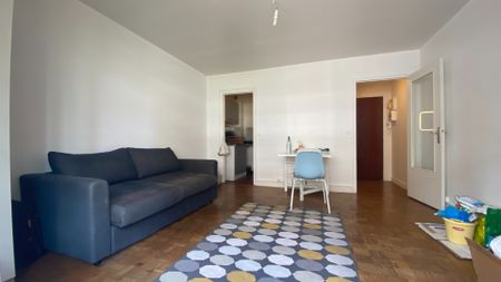 Appartement a louer Paris - Loyer €909/mois charges comprises ** - Photo 5