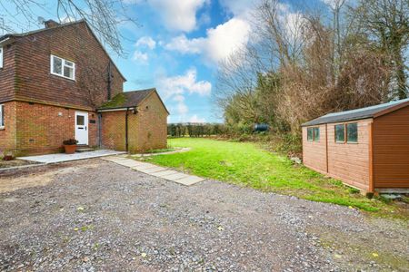 3 bed semi-detached house to rent in Blakes Lane, Leatherhead, KT24 - Photo 5