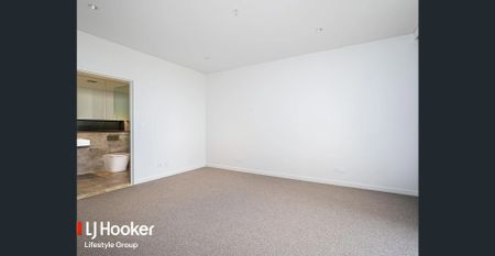 In the Heart of Town - Photo 4