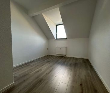 2 Zimmer • Schlosschemnitz • Dachgeschoss • schick und neu • Einbau... - Photo 5