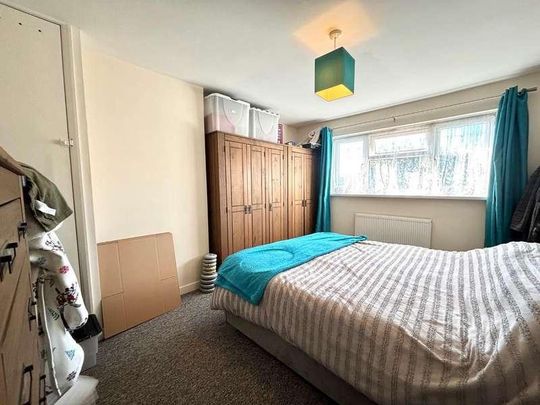Stroudwood Road, Havant, PO9 - Photo 1